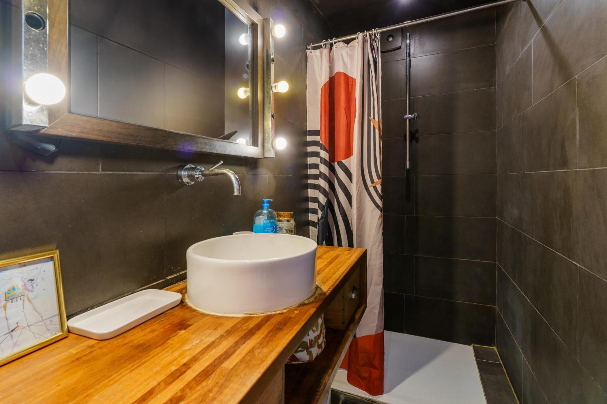 Contemporary 1bd Hopital Saint Louis Appartement Paris